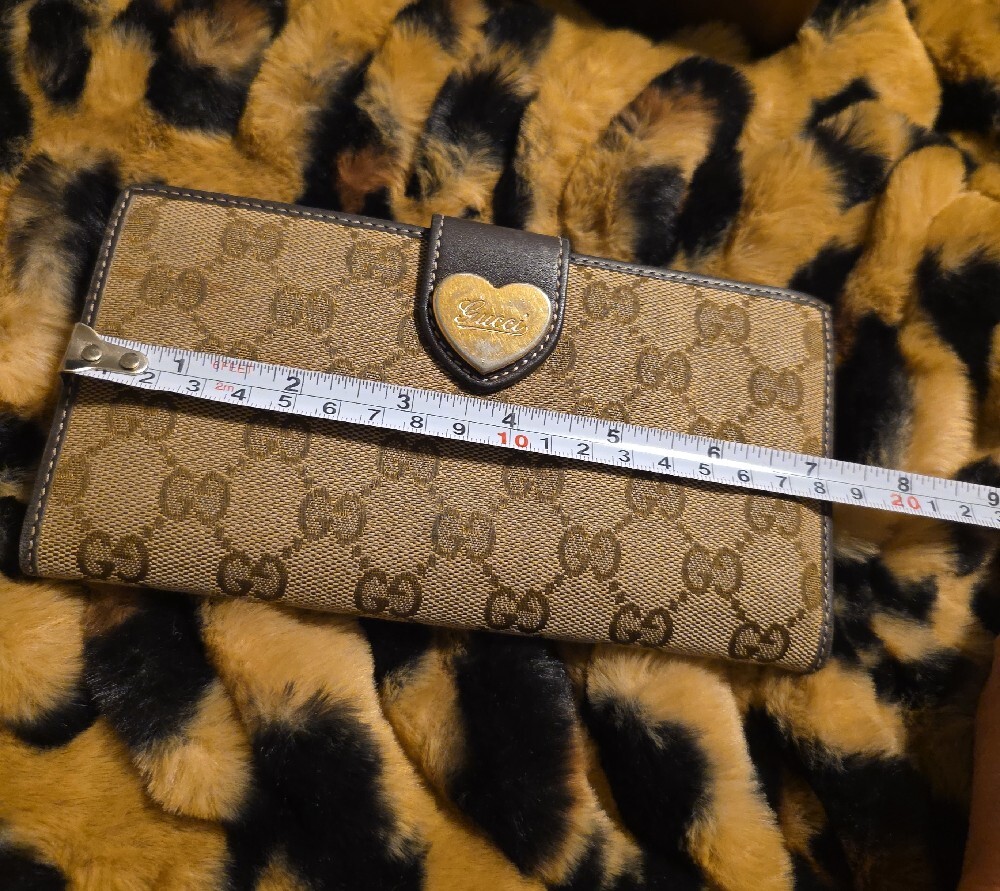 Gucci Beige/Brown GG Canvas Wallet with Gold Heart Closure - Picture 11 of 12